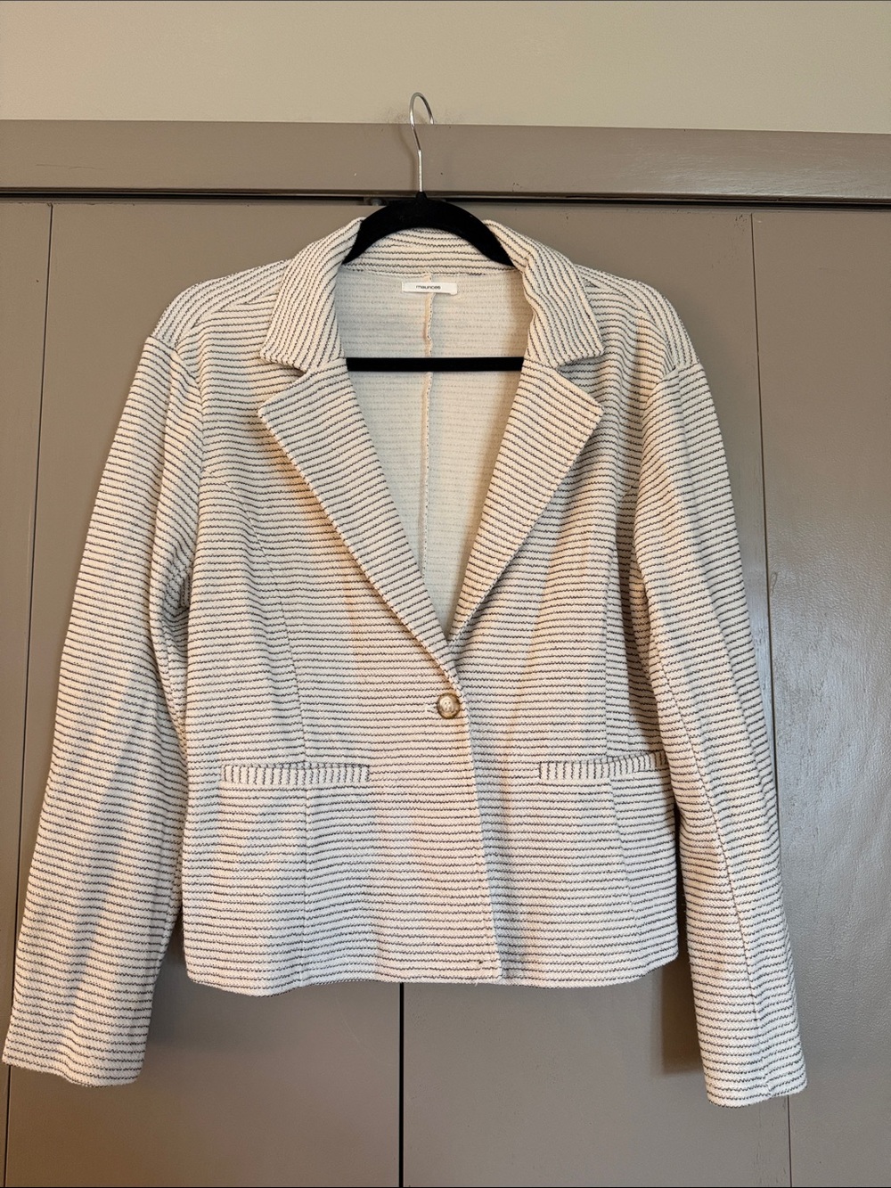 🌺3/$20 Maurices Cream and Black Striped Knit Blazer Jacket